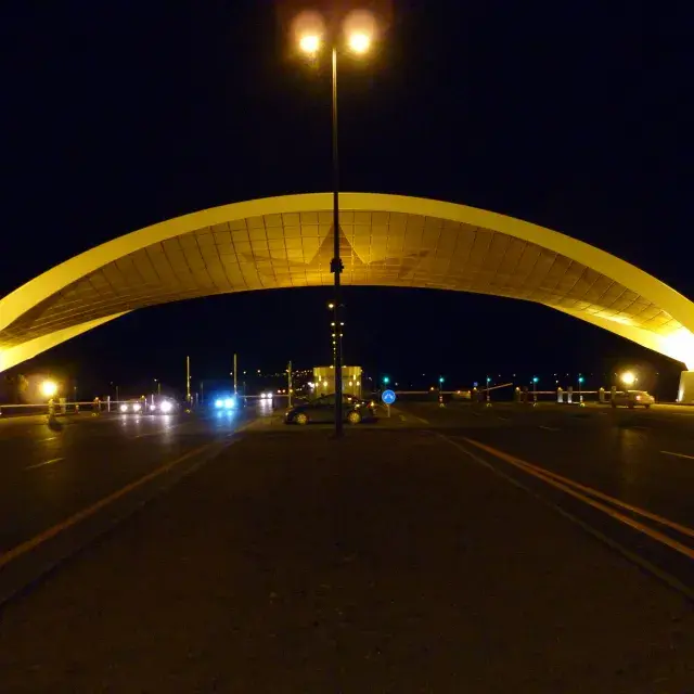 Vista panoramica Baku Terminal Airport illuminato di notte